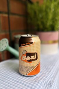 Eine Dose Bazi Cola-Mix