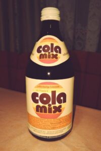 Eine Flasche Rapp Cola-Mix